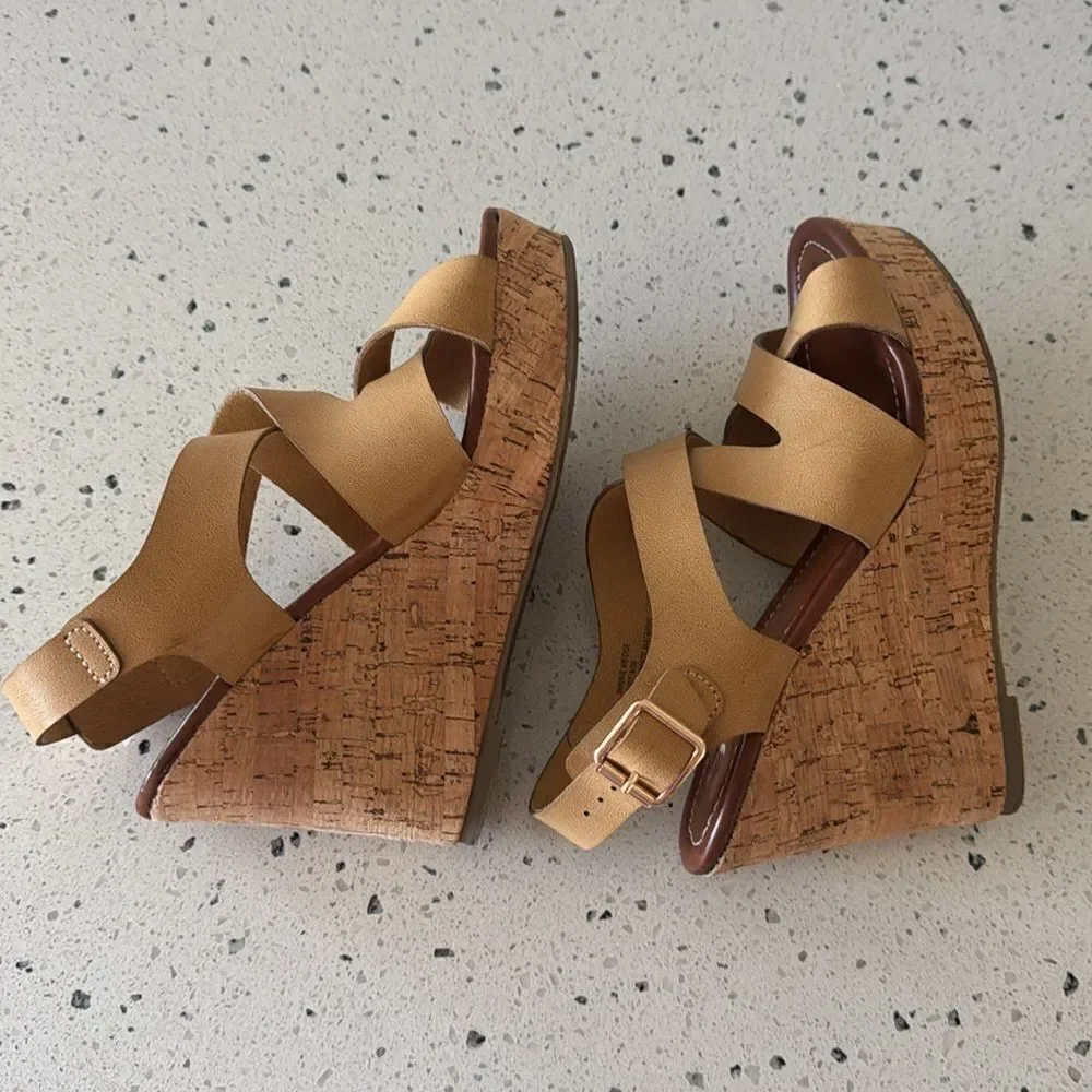 Seven7 Winnie Wedge Cork Natural Tan Vegan Leather Heeled Sandals Shoes size 9